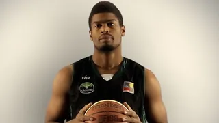 Oriola jugará en el Peñas Huesca; Antonio Peña primer fichaje de Ford Burgos