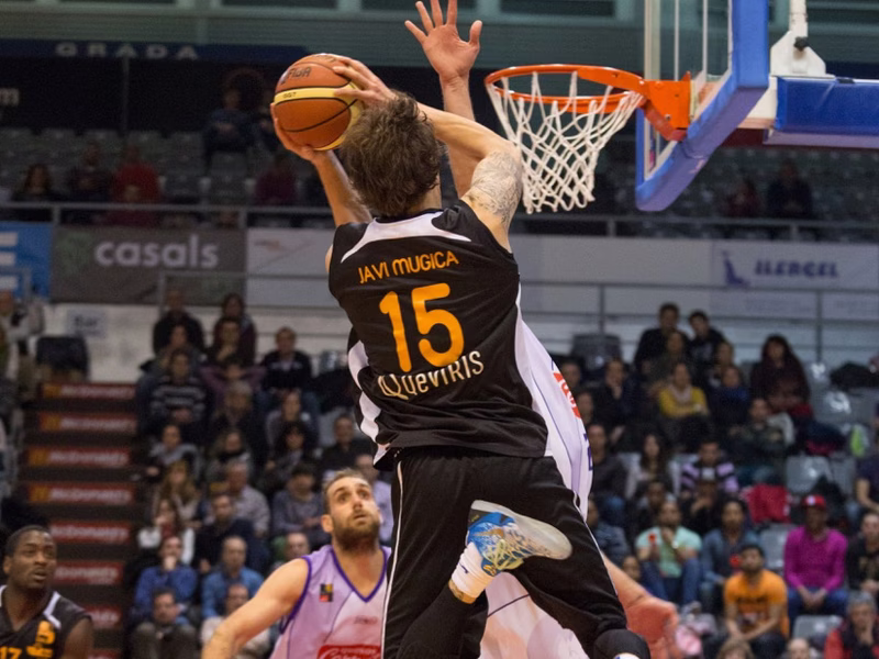 Breogán le remonta el derbi al COB y aguanta el ritmo de un Burgos imparable