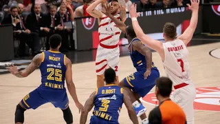 Alexey Shved y Mike James, brillo individual para un fracaso colectivo