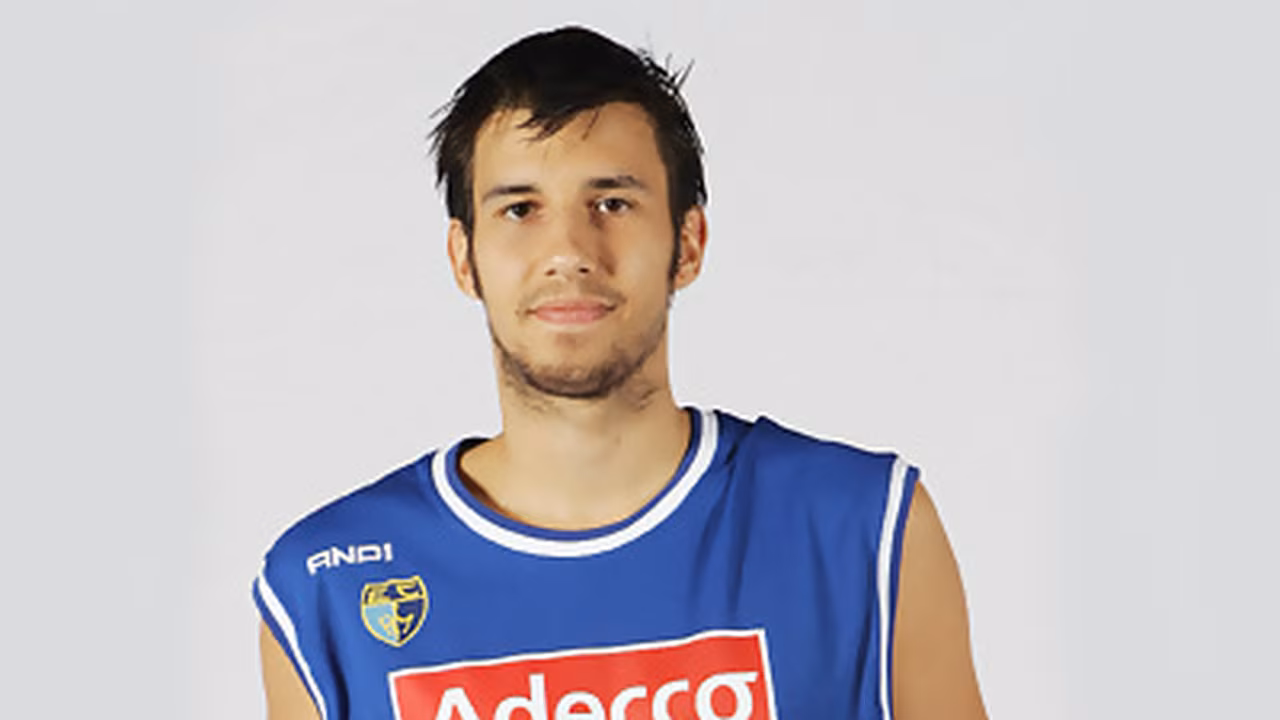 Adrián García refuerza al Ciudad para el playoff