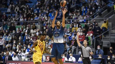 Thomas Scrubb casi consigue el segundo doble doble de un alero en la historia del Obra