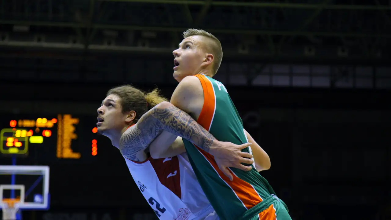 La Bruixa d’Or empuja a Sevilla hacia el fondo del pozo en un partido sin nivel ACB (72-80)