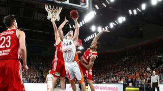 Y Bamberg dobló la rodilla en Ulm, mientras Bayern suma y sigue