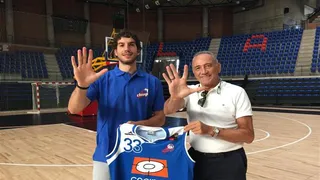 Laso renueva en un Clavijo que se pronuncia sobre los ascensos ‘en diferido’