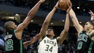 Los Bucks arrollan y los Warriors no ceden