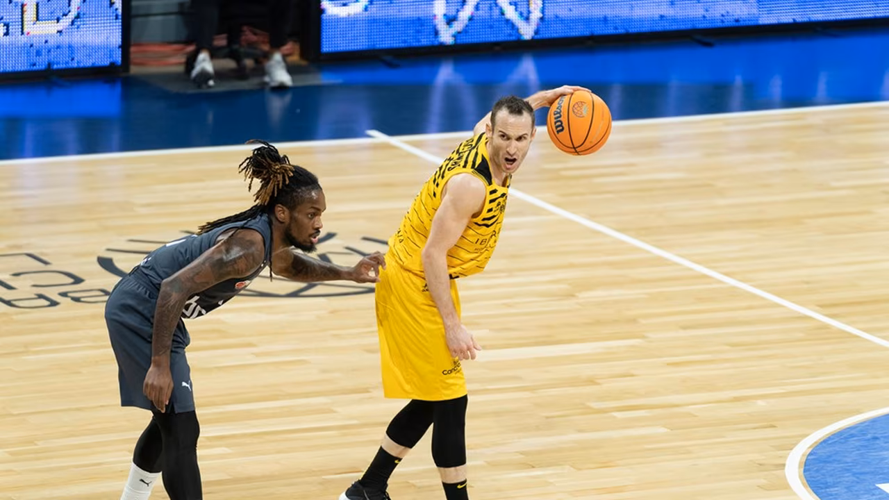 Marcelinho Huertas dirige a Iberostar Tenerife a la victoria ante Brose Bamberg