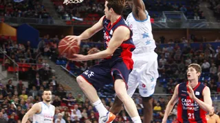 Los momentos de lucidez de un gris Caja Laboral pueden con el corazón de Lagun Aro