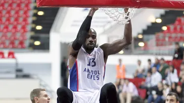 TBL: Efes debuta con derrota en un minuto aciago de Matt Janning VIDEOS