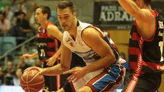 Levon Kendall lidera a Blusens Monbus ante un Assignia Manresa que estuvo a remolque todo el encuentro (83-78)