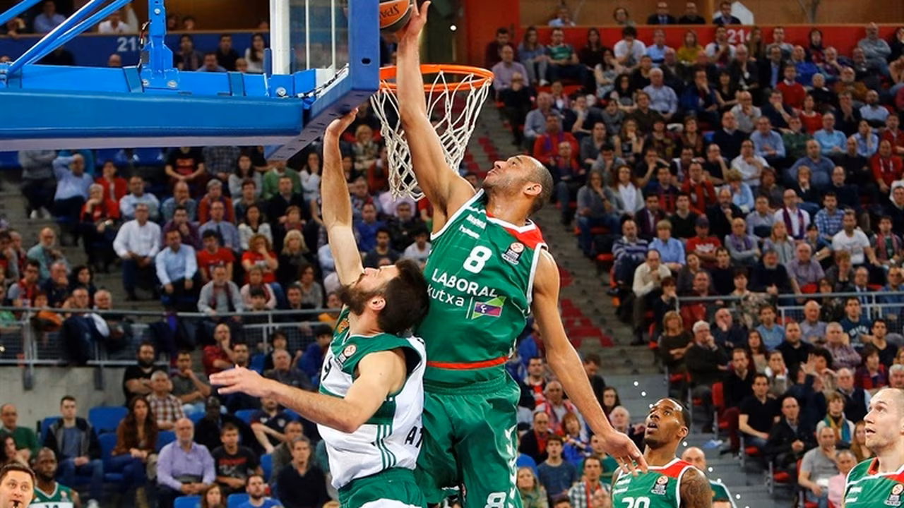 Un Baskonia, tan intenso como siempre y más coral que nunca, golpea primero (84-68)