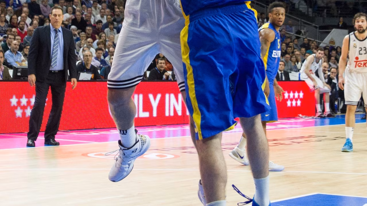 Reyes y Carroll lideran al Madrid en su venganza contra el Maccabi (86-75)