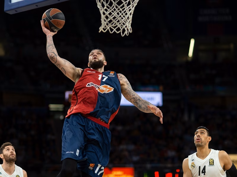 Un dominante Vincent Poirier (19+16) arrolla a un impasivo Real Madrid (86-76)