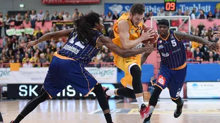 Berlín, Ludwigsburg y Würzburg, únicos invictos. Jerry Smith, MVP modesto