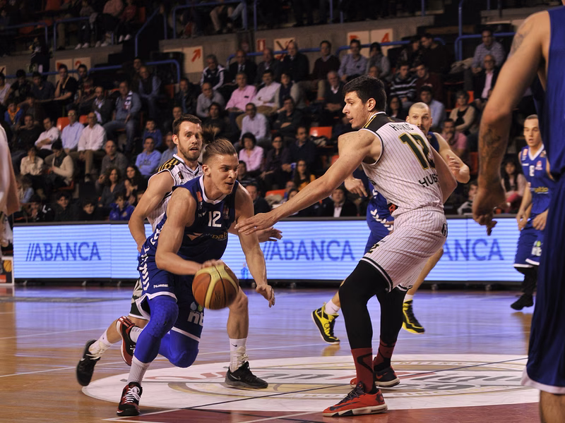 Melilla y Burgos dan el primer paso hacia la final