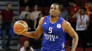 Zoco europeo: Derrick Brown, Marcus Landry y Beto Gomes renuevan