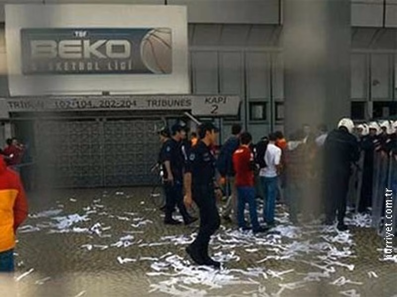 Lamentable: un aficionado del Estrella Roja fallece apuñalado en Estambul