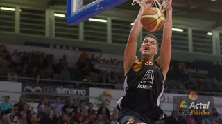 Valladolid cae en casa pese al MVP de Pino y cede el liderato