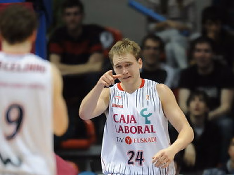 Caja Laboral roba la tercera plaza al PE Valencia (72-65)