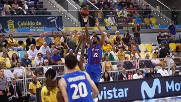 Cory Higgins se viste de héroe sobre la bocina y el Barça, a semifinales (86-88)