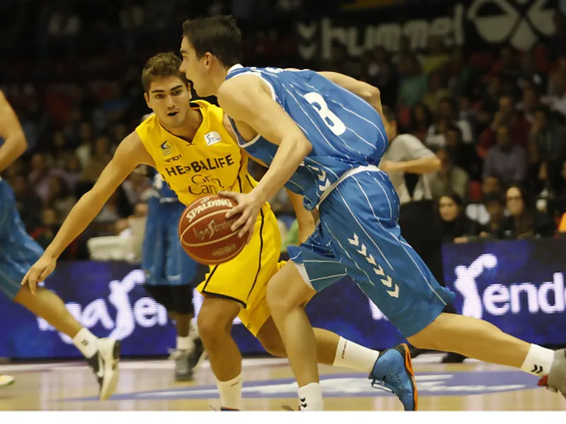La cuestión de los cupos: El CSD permite a Satoransky seguir jugando como “jugador de formación” transitoriamente. A Henk Norel se le retira este status de manera inmediata. El CAI responde
