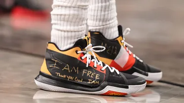 Kyrie Irving y un mensaje en sus zapatillas tras su ruptura con Nike: “I am free”