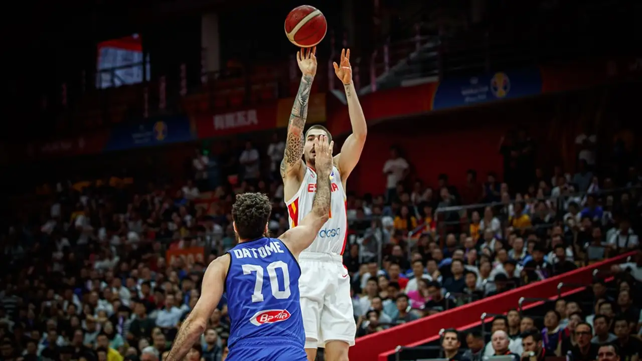 España se clasifica para la siguiente ronda en un partido gris ante Italia