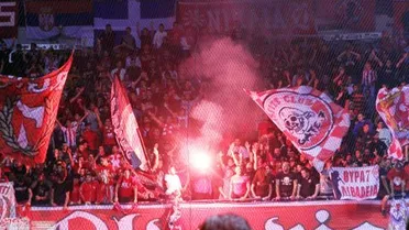 El Panathinaikos campeón de la A-1 bajo una lluvia de bengalas