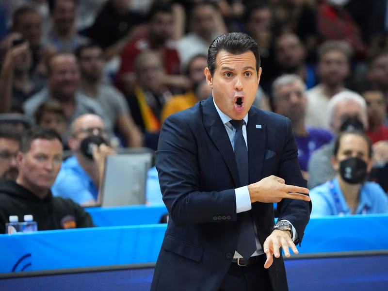 El Fenerbahce destituye a Dimitrios Itoudis y negocia con varios entrenadores