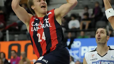 Caja Laboral acaba con  Blusens por la vía rápida (72-53)