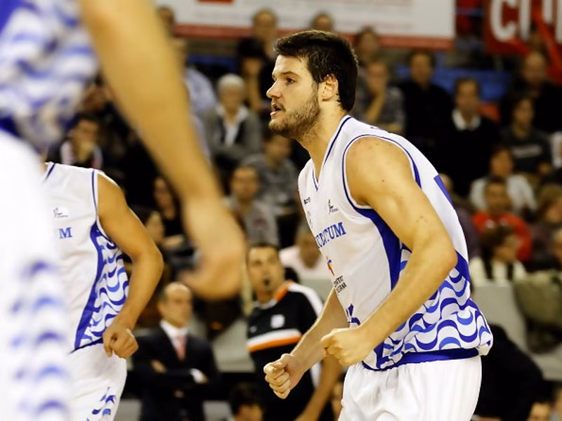 El Lucentum Alicante no echa de menos a Kyle Singler y asalta el Nou Congost (62-76)