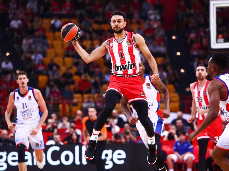 Bartzokas confiesa que Olympiacos estaba viendo fútbol en el vestuario