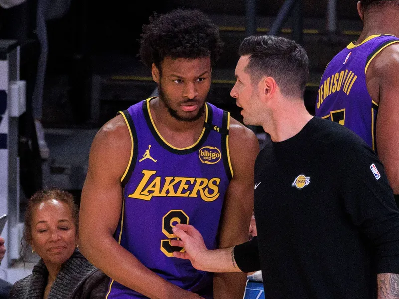 Los Lakers necesitan cortar a alguien, y Bronny James no está en la lista