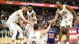 Noche NBA: Cavs, Suns y Spurs con paso firme. Lakers, al fin, tiene la primera