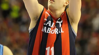Milko Bjelica volverá a defender la camiseta de Caja Laboral la próxima campaña