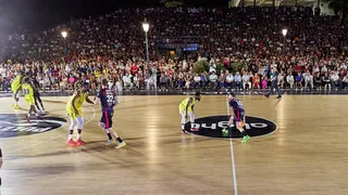 Coviran Granada incendia la noche en su presentación