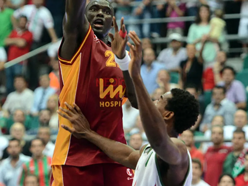Galatasaray-Banvit, final sin Licencia A. Boni Ndong, en forma. Incidentes en Karsiyaka