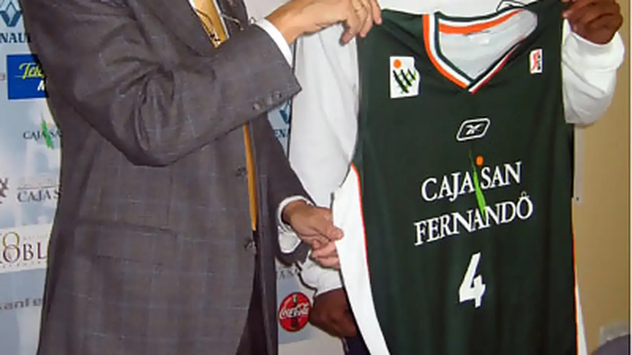 Damon Johnson seguirá vinculado con el Caja San Fernando al menos hasta febrero