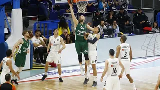Brandon Davies certifica la clasificación de Zalgiris Kaunas (86-93)