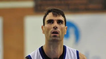 Exhibiciones de Manzano (41v) y Guillén (36v). Andorra y Palencia siguen en cabeza