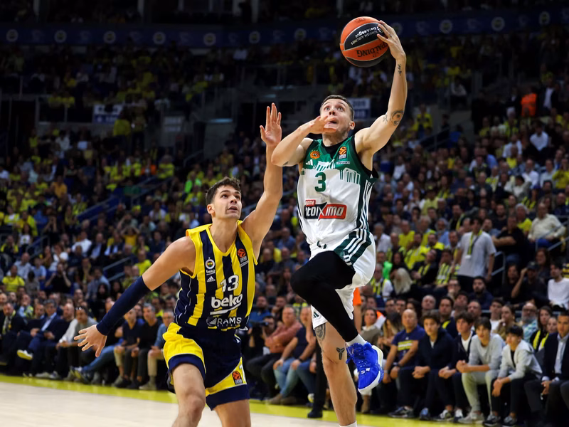 Dos exjugadores ACB en la cuerda floja de Ataman y se busca fichaje