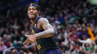 Los Lakers están dispuestos a traspasar a Vanderbilt, pero la NBA pone una condición