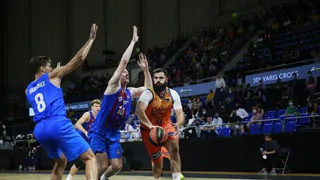 Bojan Dubljevic quiere mantener el título de mejor pívot pasador  por delante de Tomic