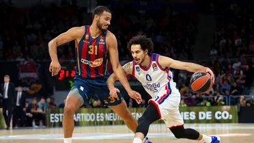 Un imparable Efes desata la tormenta en el Buesa (77-102)