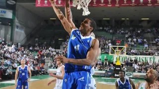 ¡Ligas Ext: James White continúa su show en Italia (42 de val.); Fenerbahce acaba primero de la liga regular; Limoges desciende pero jugará la final de Copa y Haislip consigue 77% en triples en China!