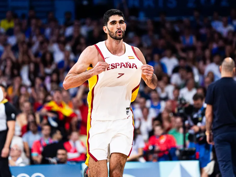El verano de Santi Aldama con España de baloncesto