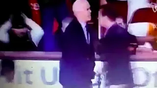 Un entrenador y un tendón de aquiles roto, mala combinación (VIDEO)