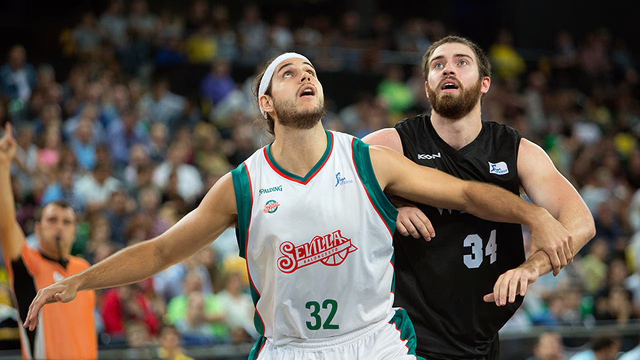 Dane Watts, señalado por la afición en Sevilla