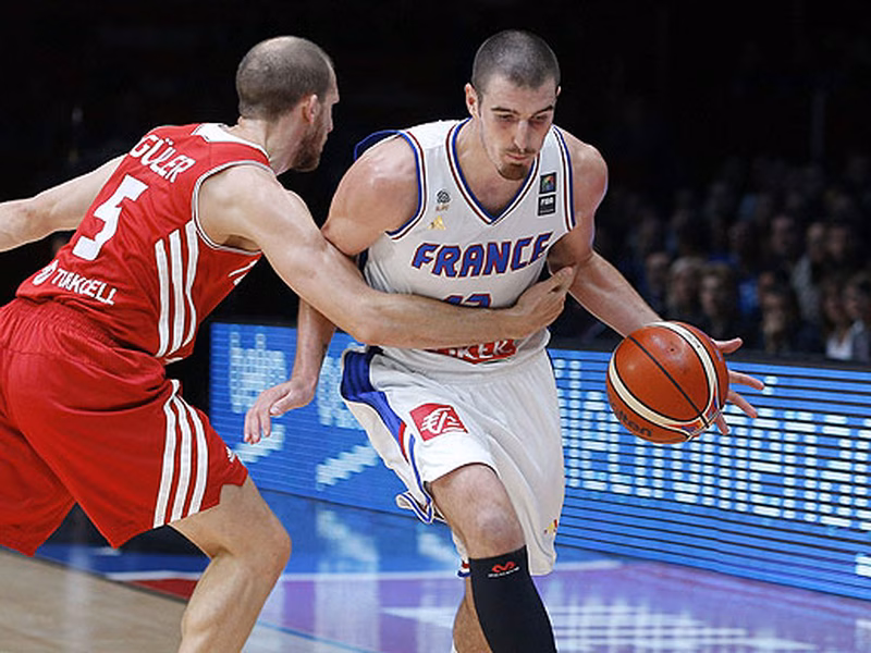Francia sigue disfrazada de Hombre del Saco (76-53)