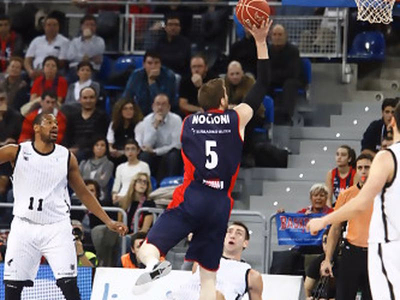 Caja Laboral consigue su séptima victoria consecutiva en un derby trepidante (81-80)