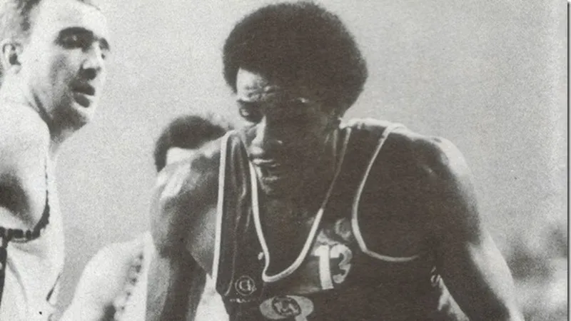 Adiós a Abdul Jeelani: autor de la primera canasta de Mavs y clásico del basket europeo